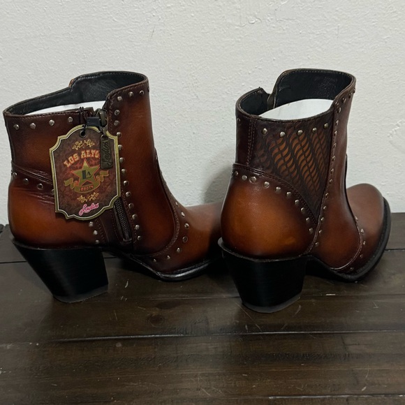 Women’s Western Ankle Leather Boots - Picture 8 of 8
